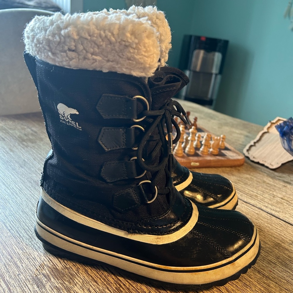 Sorel Black Boots with Cream Fur Lining